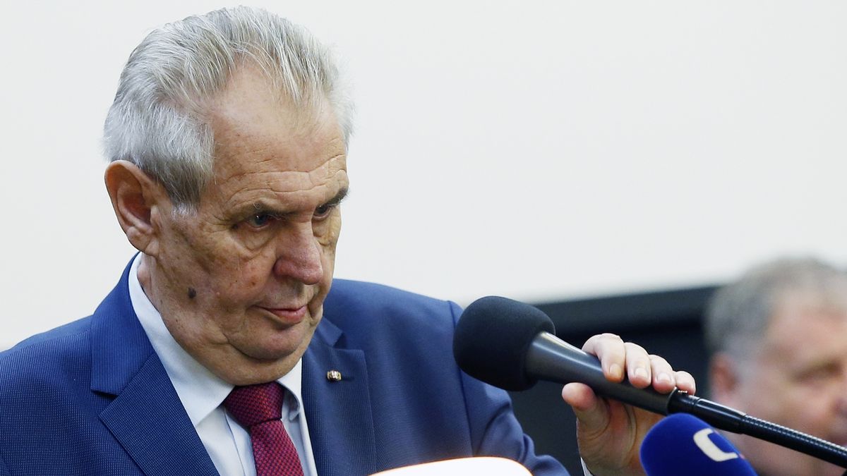 Prezident Zeman k výročí okupace opět mlčel